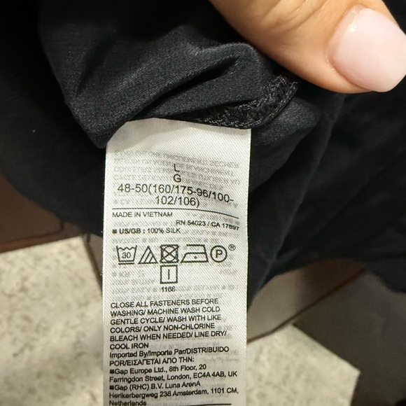 Banana Republic Silk Black Blouse - Picture 4 of 5